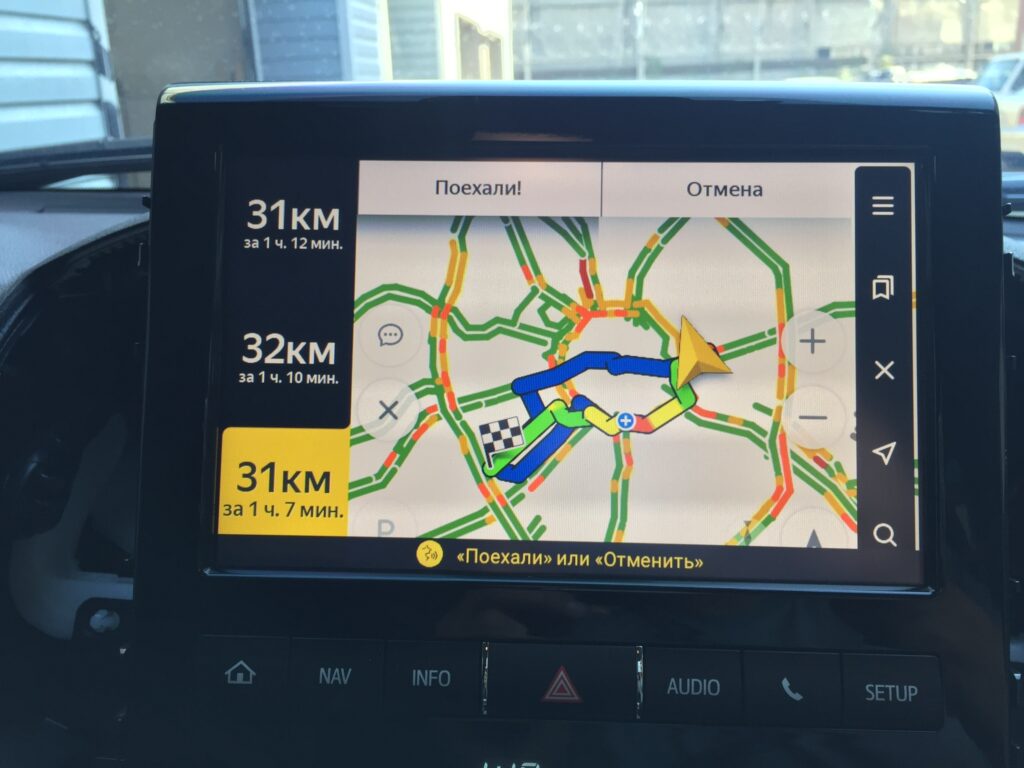 «Обновите бортовой опыт вашего автомобиля с помощью передовой компьютерной системы Android и навигационного модуля, разработанного для мониторов OEM»