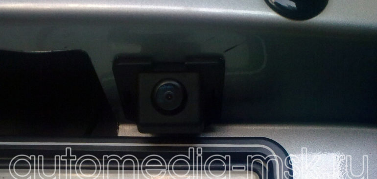Установка парковочной камеры на Mitsubishi Outlander